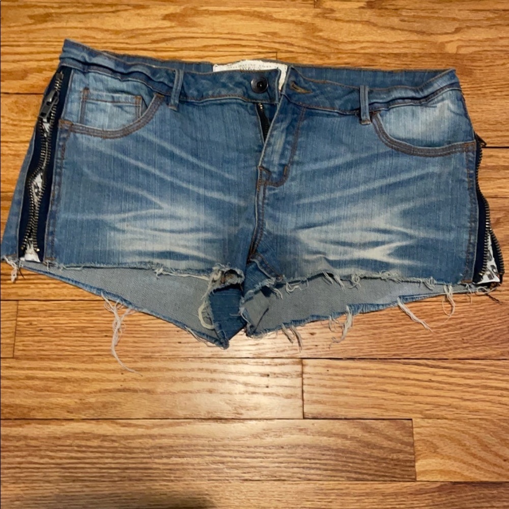 Dollhouse Lipstick Jean Shorts